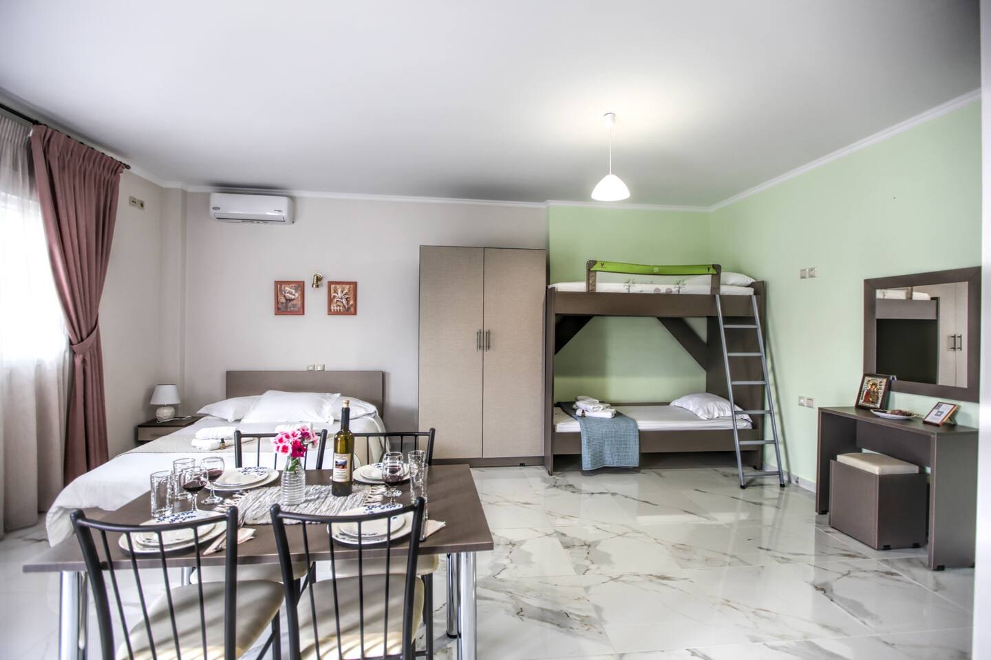 Del Sol Meteora Luxurious Family Suites #1 3